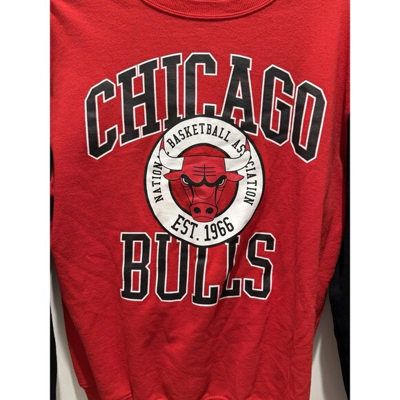 90s Vibe NBA Chicago Bulls Red & Black Medium M  Pullover Sweatshirt Basketball - Picture 2 of 4